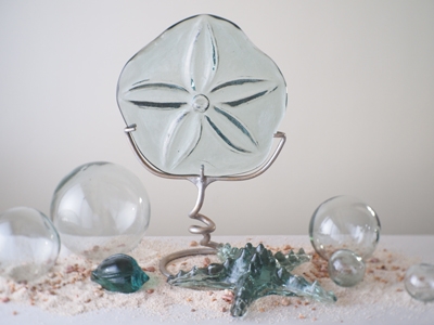 BG-348_Glass Sand Dollar on Metal Stand